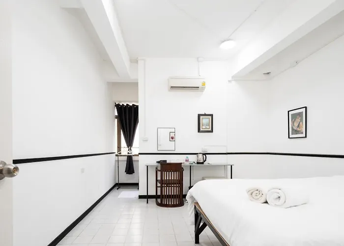 Bob House Hualumphong - หัวลำโพง * Бангкок