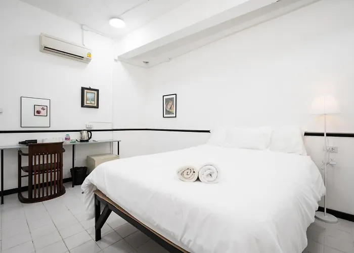Bob House Hualumphong - หัวลำโพง * Бангкок