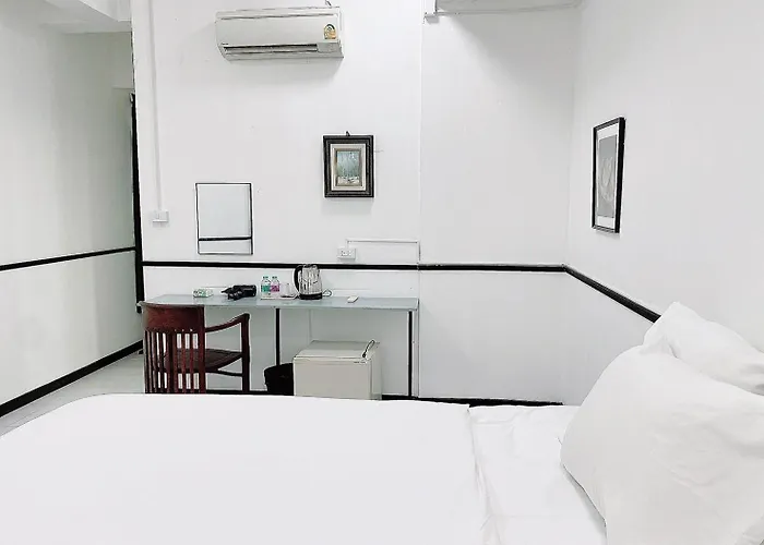 Bob House Hualumphong - หัวลำโพง